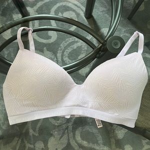 Victoria’s Secret tshirt bra (Never been worn)